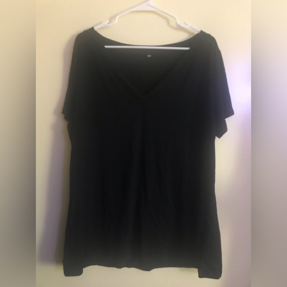 Plain black comfortable tee